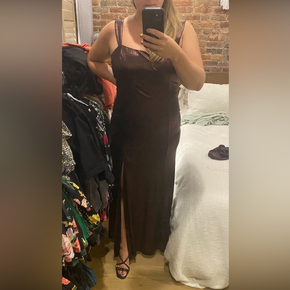 LAUNDRY BY SHELLI SEGAL
METALLIC FRONT SLIT SLEEVELESS MAXI GOWN, Sz 14, worn 1x - Picture 4 of 5